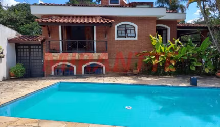 Sobrado de 550m² com 4 quartos em Serra Da Cantareira