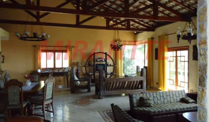 Sobrado de 600m² com 5 quartos em Serra Da Cantareira