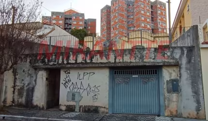 Sobrado de 264m² com 4 quartos em Vila Aurora