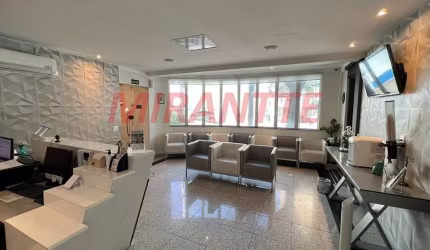 Comercial de 421m² em Água Fria