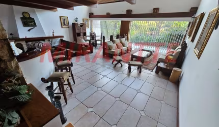 Sobrado de 477m² com 4 quartos em Horto Florestal
