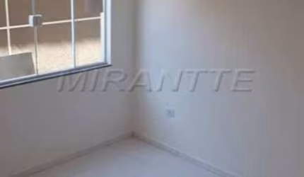 Cond. fechado de 72m² com 2 quartos em Vila Nivi