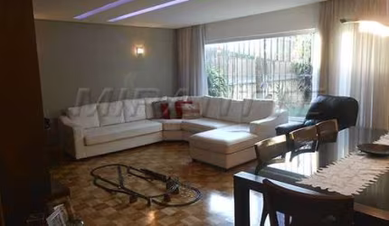 Sobrado de 204m² com 3 quartos em Vila Das Merces
