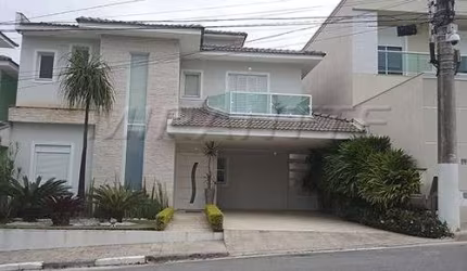 Sobrado de 360m² com 4 quartos em Horto Florestal