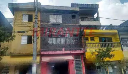 Sobrado de 300m² com 3 quartos em Jaraguá