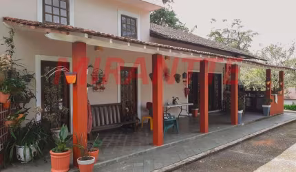 Sobrado de 450m² com 4 quartos em Serra Da Cantareira