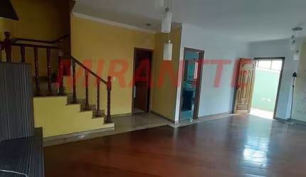 Sobrado de 178m² com 3 quartos em Água Fria