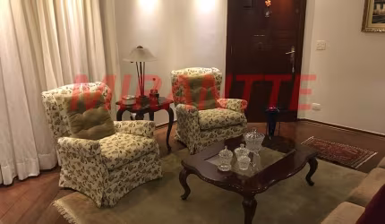 Sobrado de 342m² com 4 quartos em Água Fria