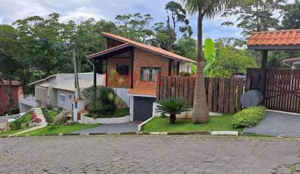 Sobrado de 370m² com 5 quartos em Serra Da Cantareira