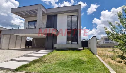 Sobrado de 297m² com 3 quartos em Itapetinga
