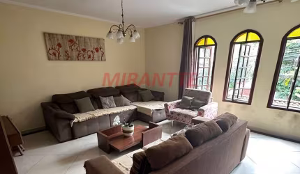 Sobrado de 238m² com 3 quartos em Horto Florestal