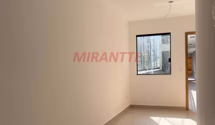 Apartamento de 40m² com 2 quartos em Água Fria