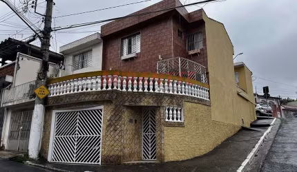 Sobrado de 195m² com 4 quartos em Vila Nova Cachoeirinha
