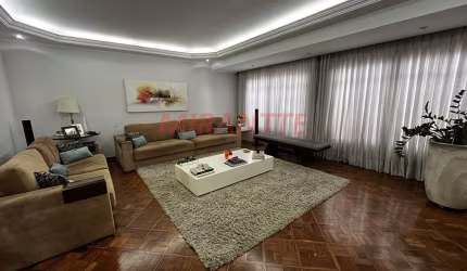 Sobrado de 453m² com 4 quartos em Horto Florestal