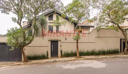 Sobrado de 320m² com 4 quartos em Jardim Bibi