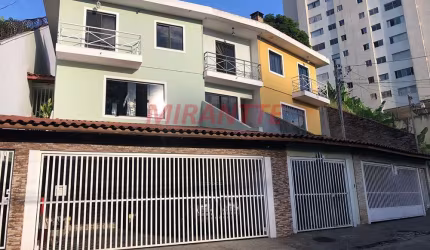 Sobrado de 143m² com 3 quartos em Santa Terezinha