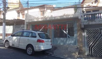 Sobrado de 260m² com 3 quartos em Jardim Peri