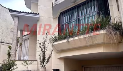 Sobrado de 238m² com 3 quartos em Santana