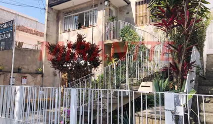 Sobrado de 275m² com 4 quartos em Água Fria