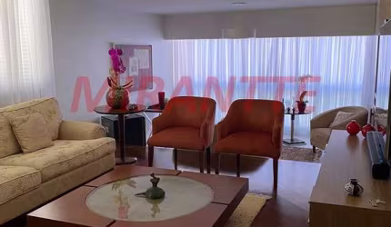 Apartamento de 2.1m² com 4 quartos em Água Fria