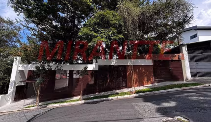 Cond. fechado de 370m² com 4 quartos em Tremembe