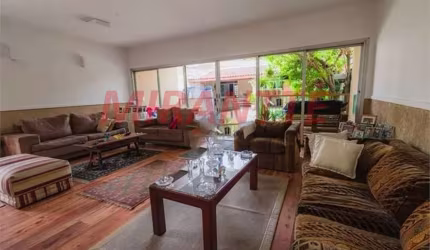 Sobrado de 422m² com 4 quartos em Vila Rosália