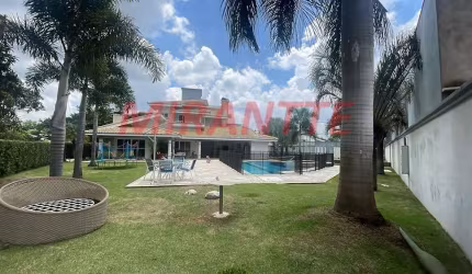 Cond. fechado de 1200m² com 4 quartos em Jardim dos Pinheiros