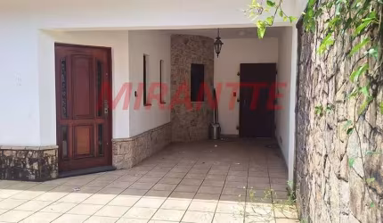 Sobrado de 169m² com 4 quartos em Água Fria