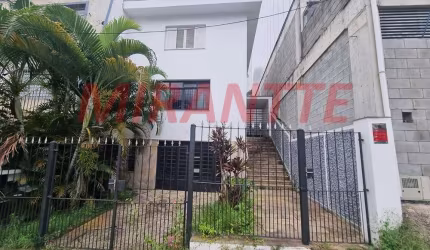 Sobrado de 246m² com 4 quartos em Santana