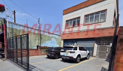 Comercial de 424m² em Água Fria