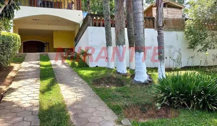 Sobrado de 339.2m² com 5 quartos em Jardim Sinki