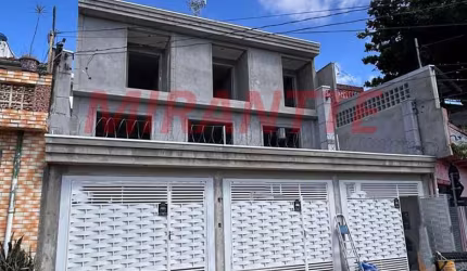 Sobrado de 105m² com 2 quartos em Vila Rica