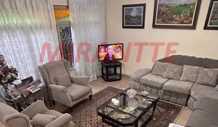 Sobrado de 232m² com 4 quartos em Santa Terezinha