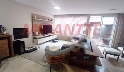 Cond. fechado de 300m² com 4 quartos em Tremembe