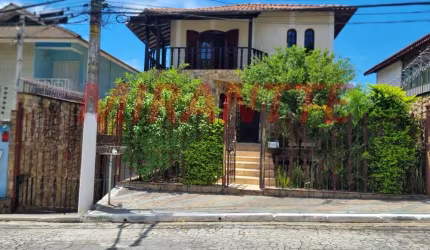 Sobrado de 430m² com 3 quartos em Jardim Guapíra