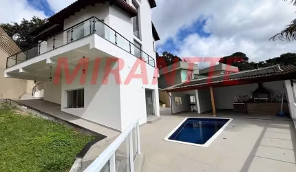 Cond. fechado de 1200m² com 3 quartos em Caraguata