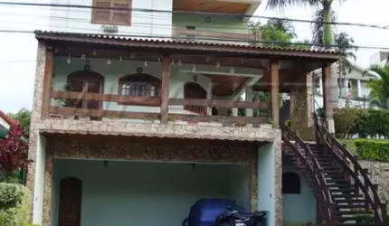 Cond. fechado de 390m² com 4 quartos em CONDOMÍNIO ARUÃ
