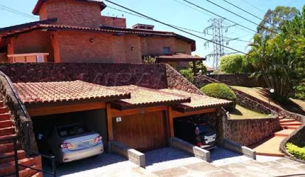 Cond. fechado com 4 quartos em CENTRO