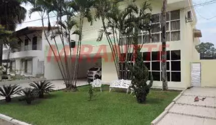 Cond. fechado de 800m² com 4 quartos em Alphaville