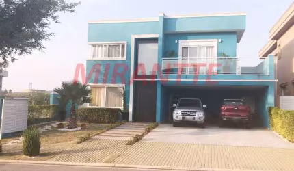 Sobrado de 380m² com 4 quartos em Alphaville