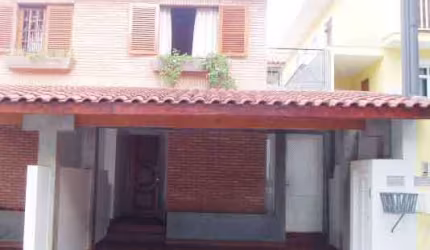 Sobrado de 230m² com 4 quartos em Horto Florestal