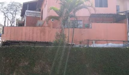 Sobrado de 250m² com 3 quartos em Horto Florestal