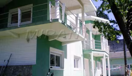 Sobrado de 540m² com 4 quartos em Jardim Floresta