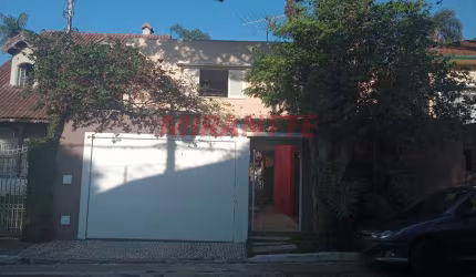 Sobrado de 350m² com 3 quartos em Jardim Floresta