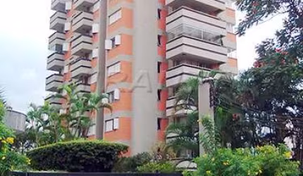 Apartamento de 220m² com 4 quartos em Água Fria