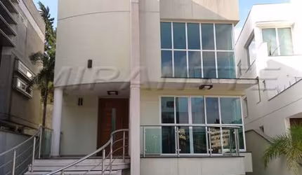 Cond. fechado de 480m² com 4 quartos em Jardim França