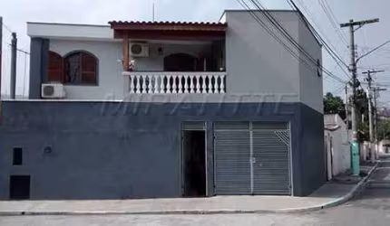 Sobrado de 183m² com 2 quartos em Jardim Virginia Bianca