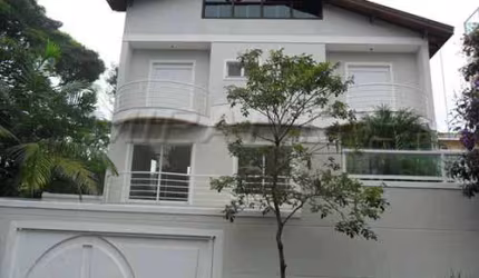 Sobrado de 570m² com 3 quartos em Tremembe