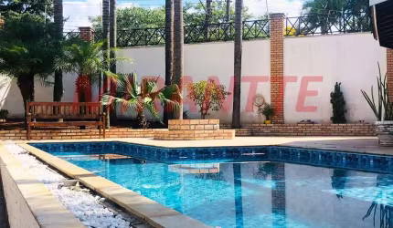 Cond. fechado de 240m² com 3 quartos em Horto Florestal