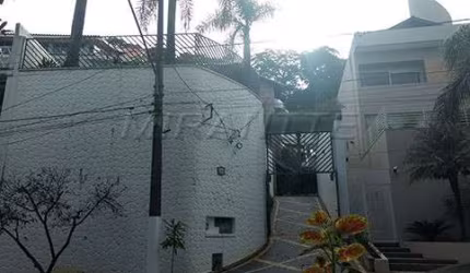 Sobrado de 450m² com 4 quartos em Jardim Ibiratiba